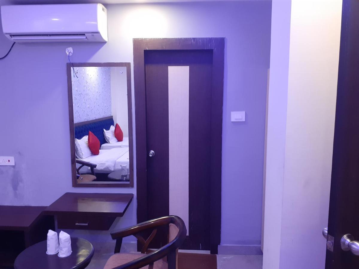 Hotel Delight Deluxe Pipra Dewās Exterior foto