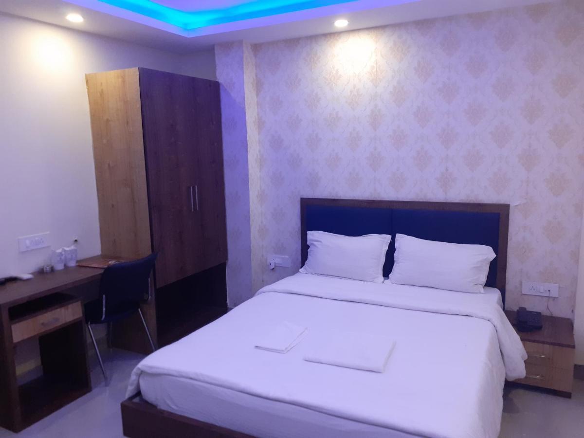 Hotel Delight Deluxe Pipra Dewās Exterior foto